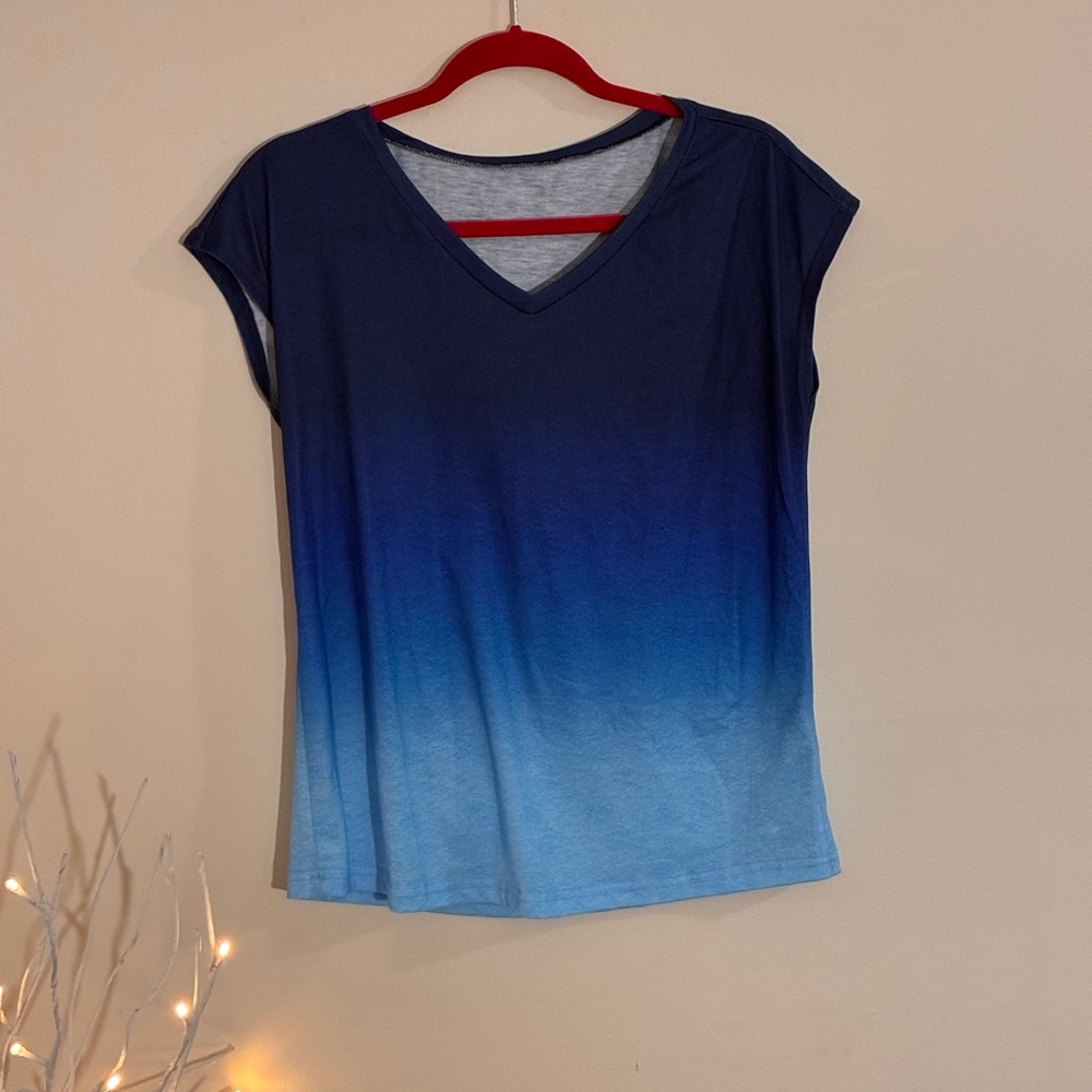 Blue Ombre V-Neck Tee Size M Short Sleeve Soft Casual Top